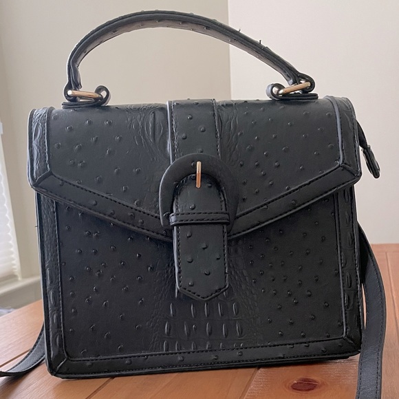 Black Crocodile Pattern Crossbody Handbag Like New - Picture 1 of 8